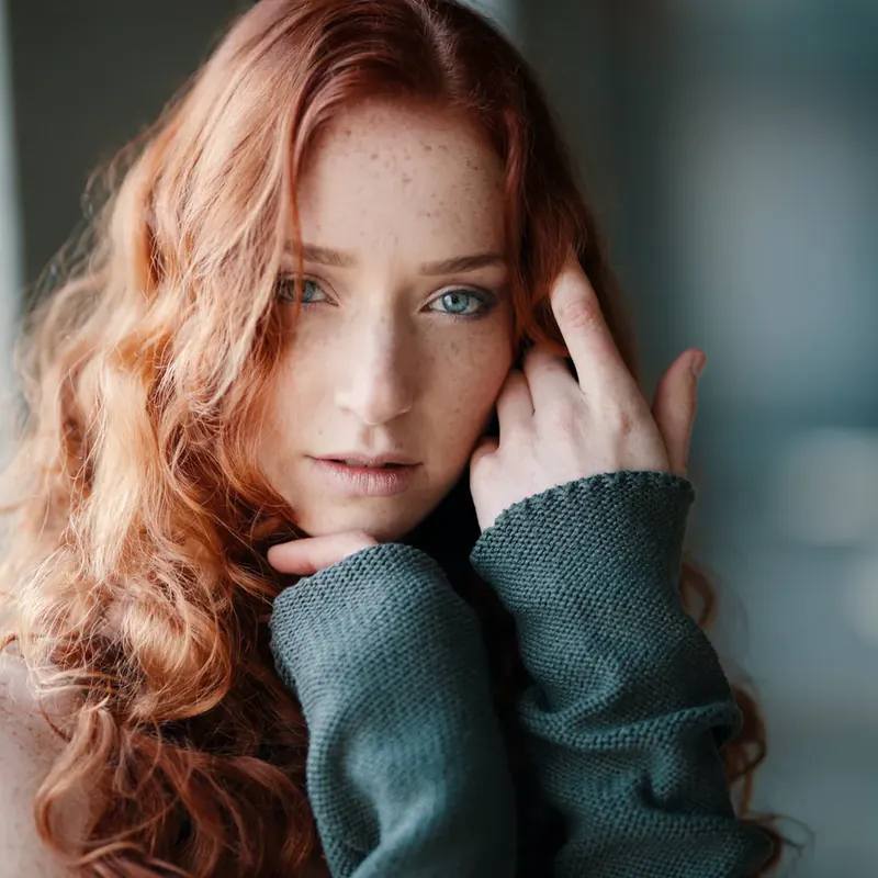 Portret van een vrouw met rood haar